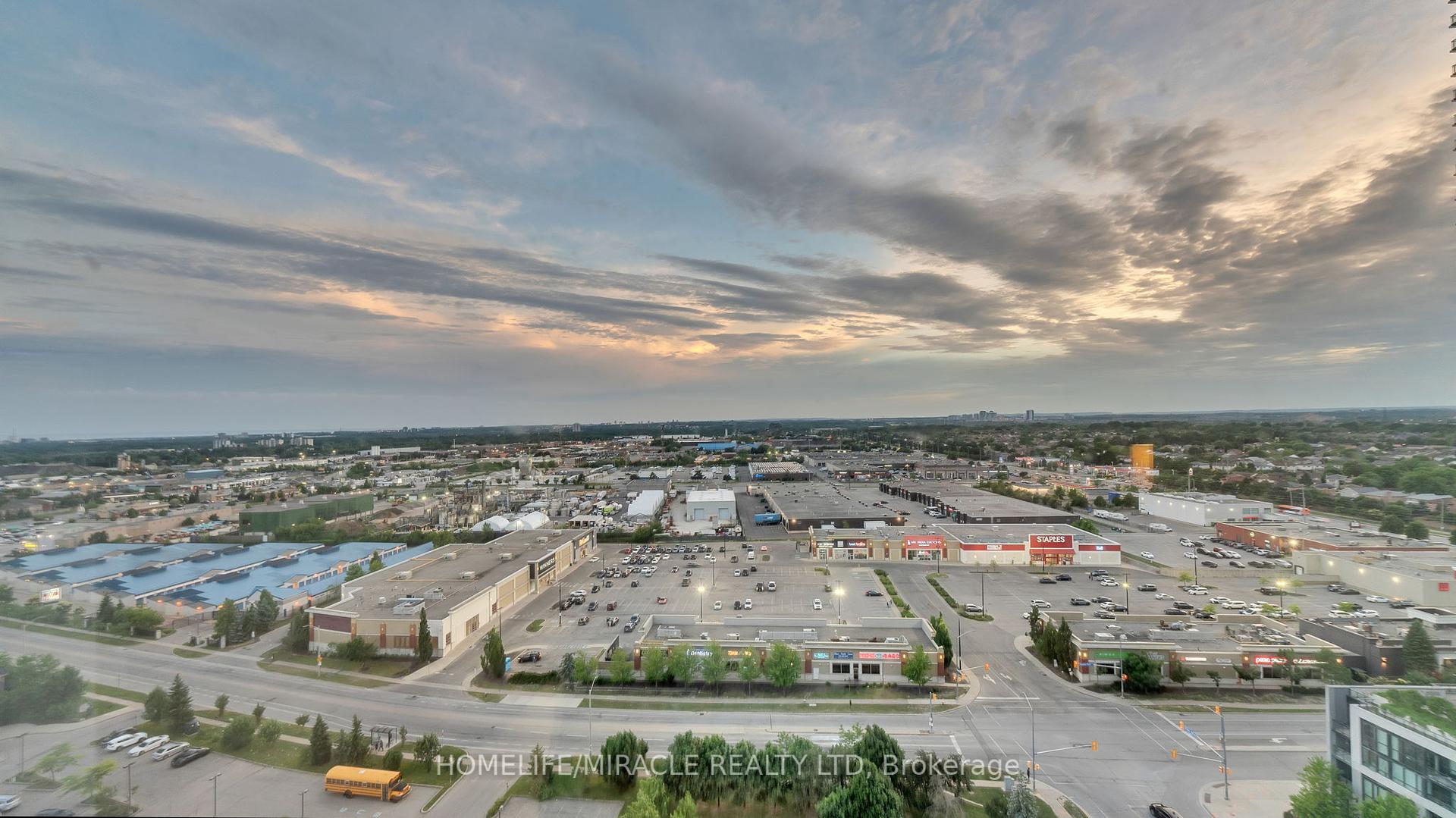3 Bedrooms Condo at 550 Webb, Mississauga For sale