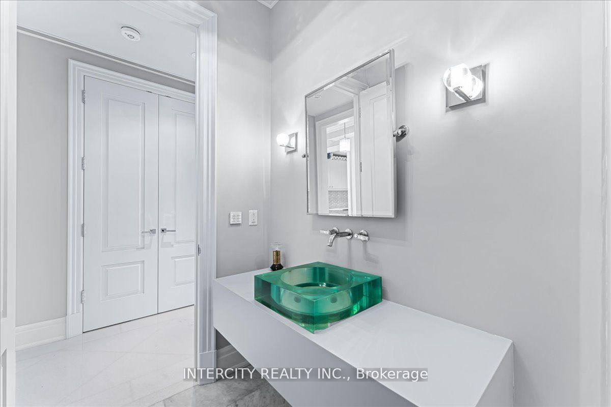 3 Bedrooms Condo at 50 Yorkville, Toronto For sale