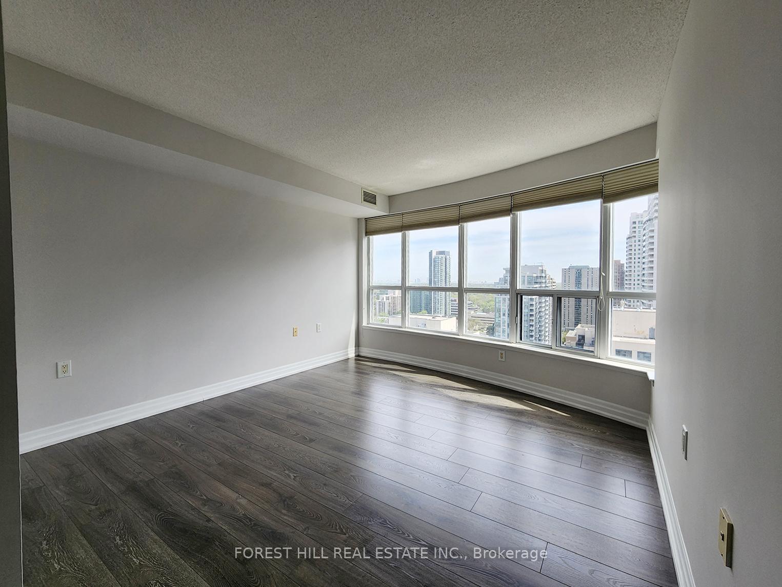 3 Bedrooms Condo at 21 Hillcrest, Toronto For sale
