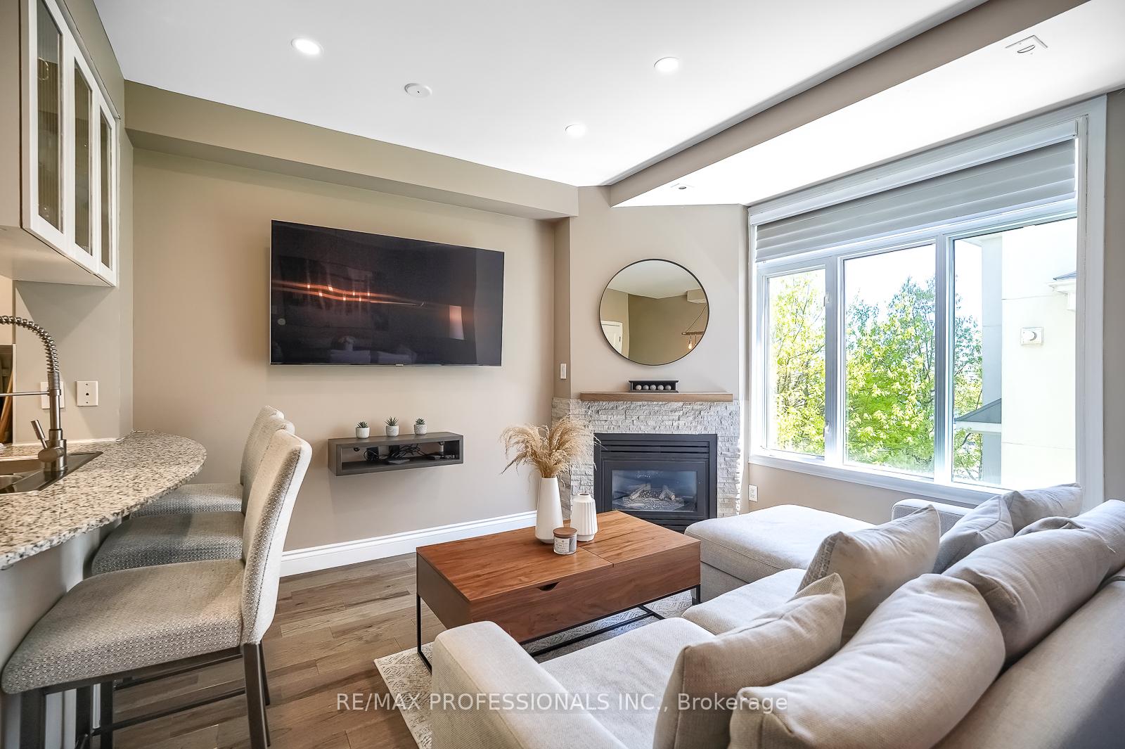 3 Bedrooms Condo at 32 Stadium, Toronto For sale