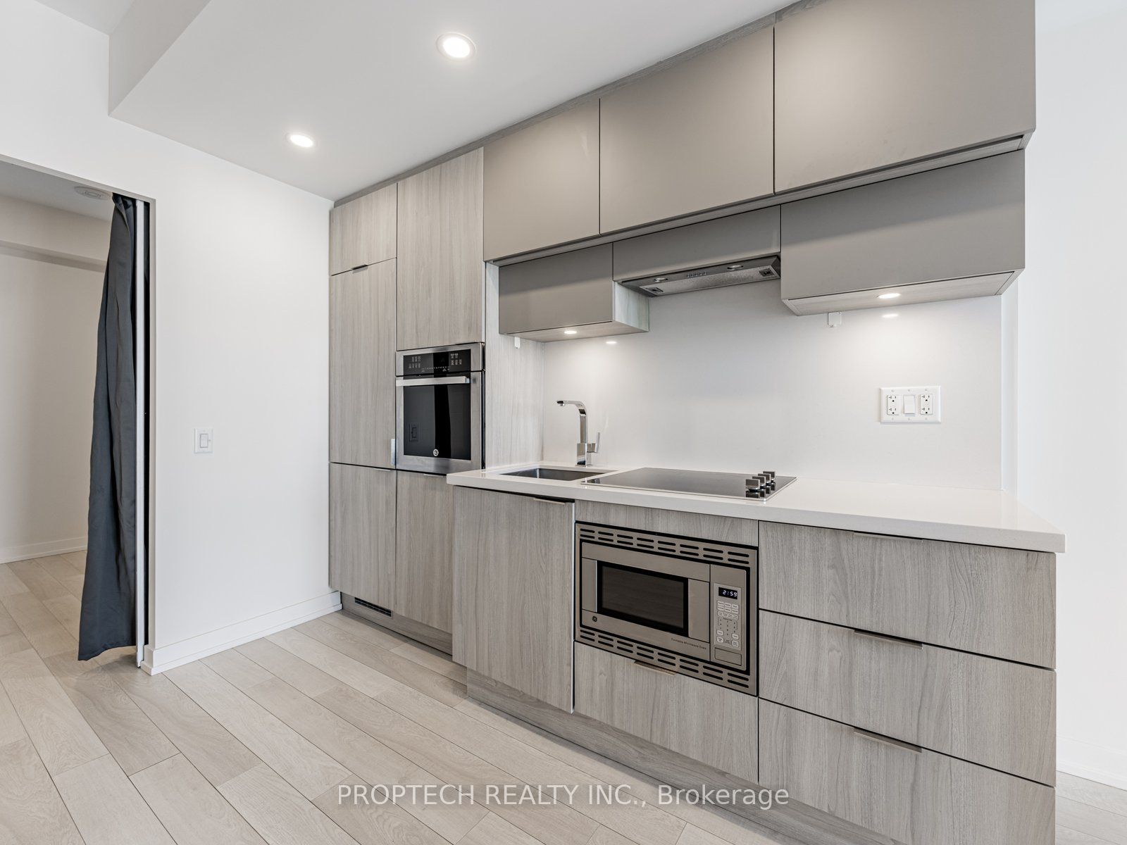 39 Roehampton Avenue, #4201