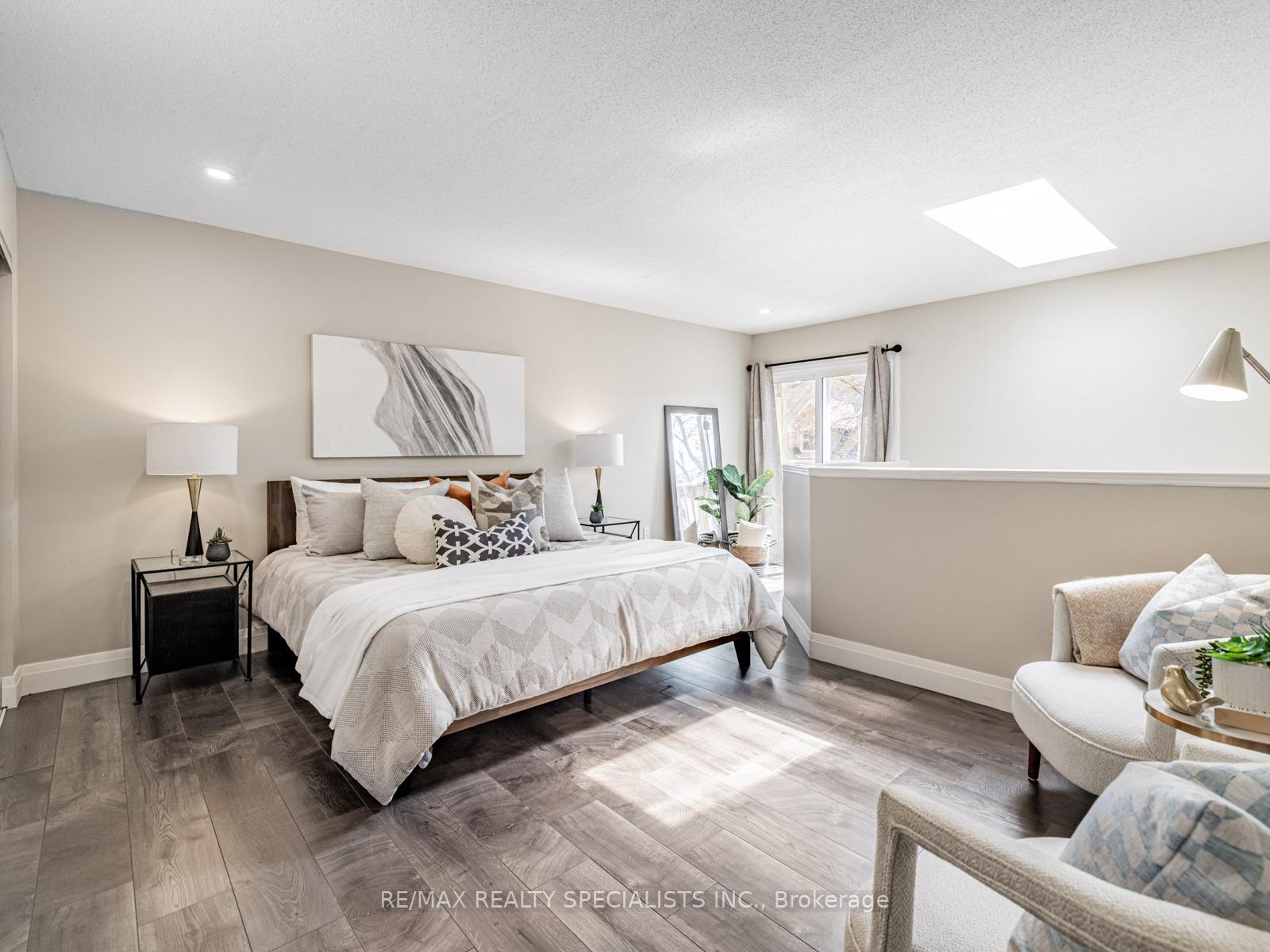 2 Bedrooms Condo at 2055 WALKERS, Burlington For sale
