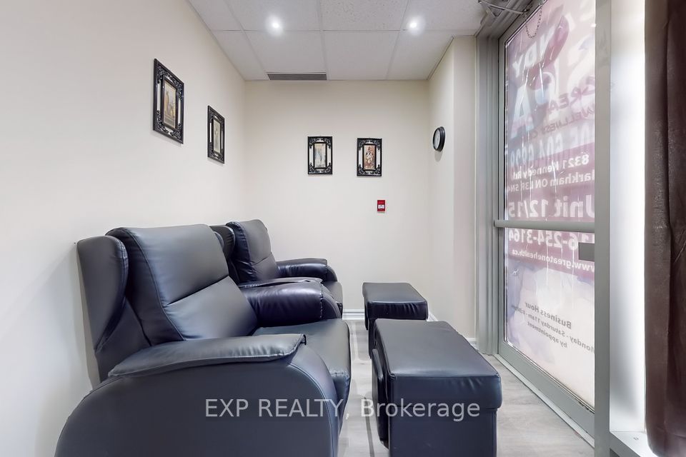 https://trreb-image.ampre.ca/OjaPWdcOKUEJamHfRSlt6jLpVV33x0C03OExA7OOFcY/rs:fit:960:960/wm:.5:so:0:50:.4/wmsh:10/wmt:PHNwYW4gZm9yZWdyb3VuZD0nd2hpdGUnIGZvbnQ9JzY4Jz5FWFAgUkVBTFRZLCBCcm9rZXJhZ2U8L3NwYW4-/L3RycmViL2xpc3RpbmdzLzQxLzA2LzUxLzk1L3AvZTYwYTAxNzQtN2UxNS00ZGVmLTliNjQtZjVmM2VkYzViZmE4LmpwZw.jpg