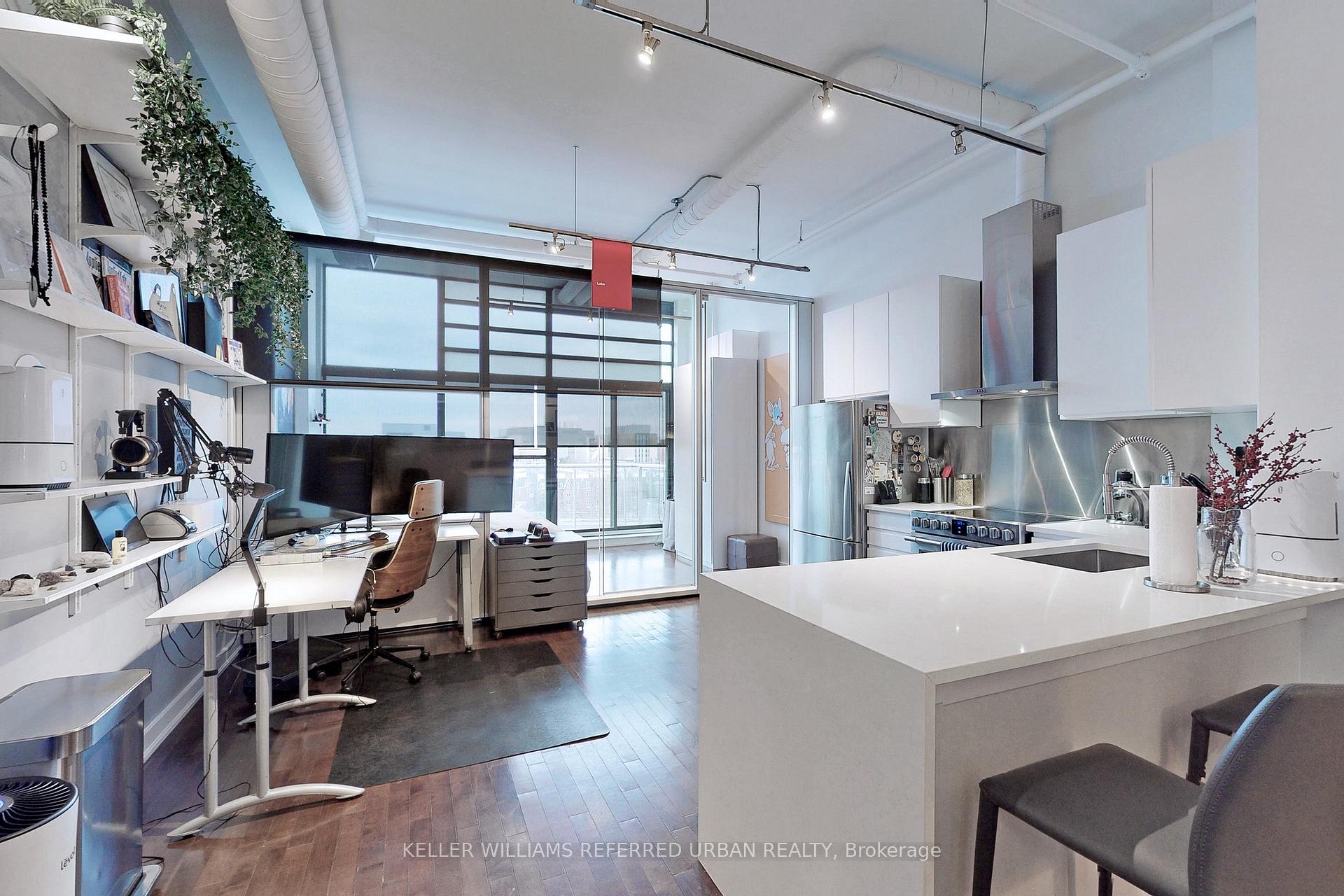 2 Bedrooms Condo at 43 Hanna, Toronto For sale