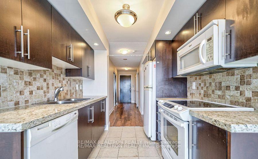 3 Bedrooms Condo at 500 Doris, Toronto For sale