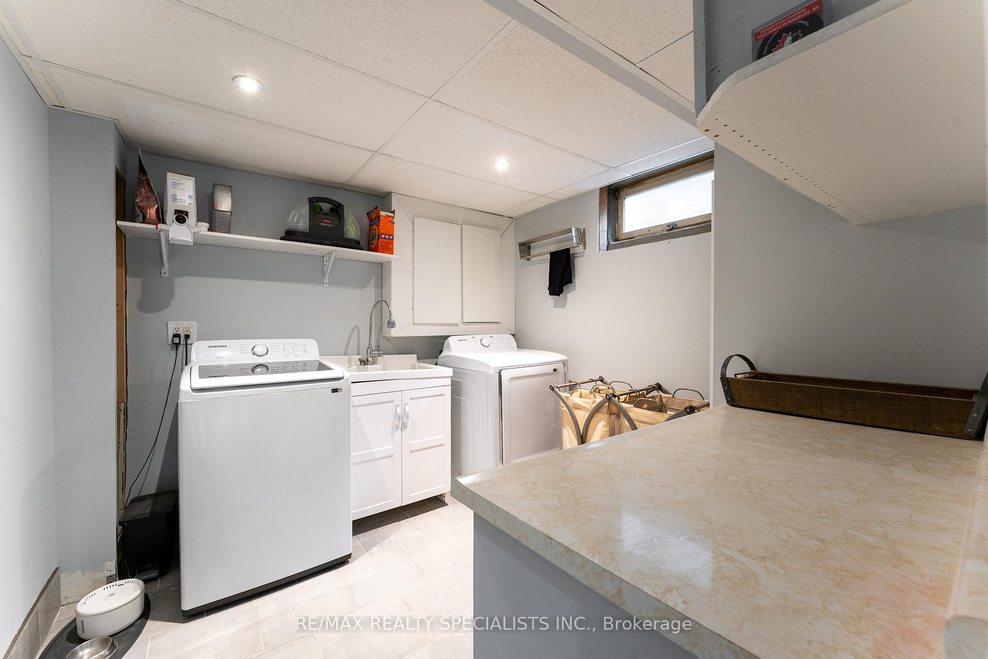 3 Bedrooms Condo at 2050 Upper Middle, Burlington For sale