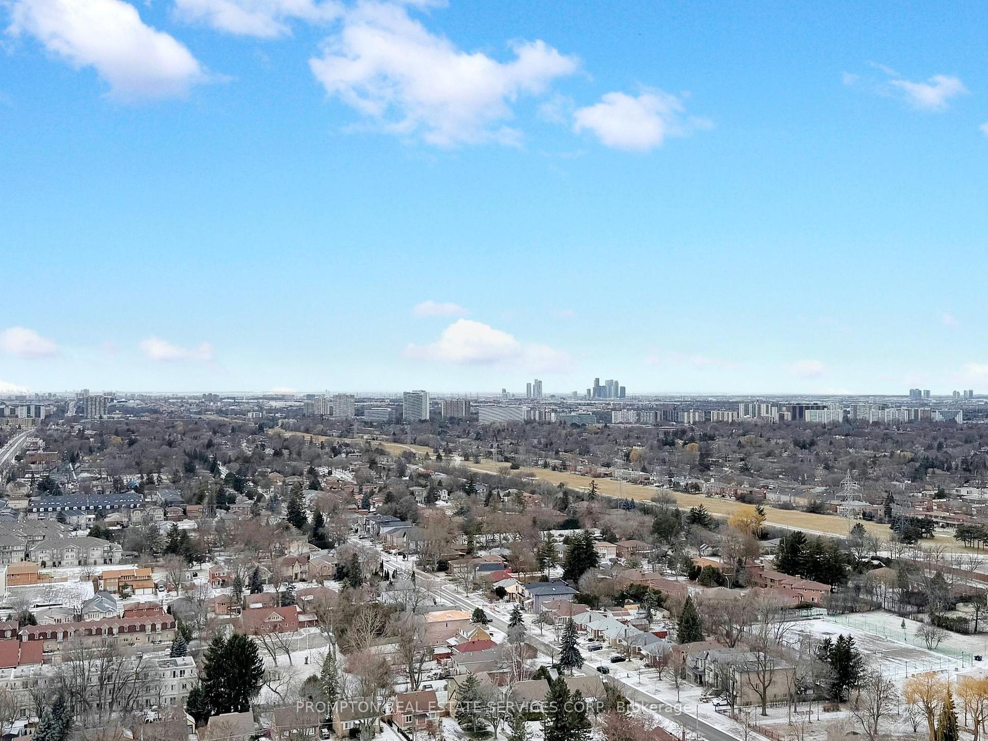 2 Bedrooms Condo at 15 Greenview, Toronto For sale