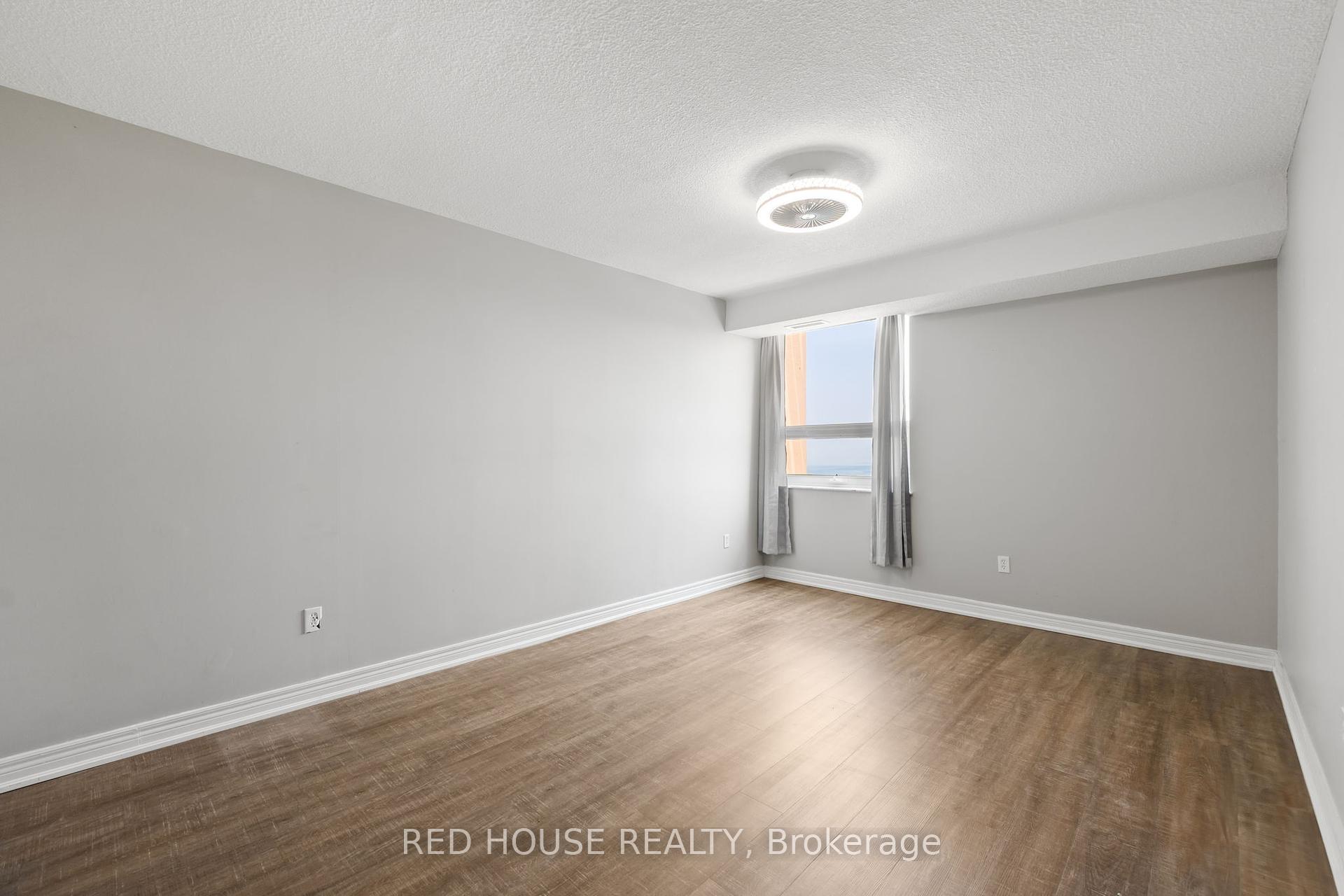 3 Bedrooms Condo at 500 Green, Hamilton For sale