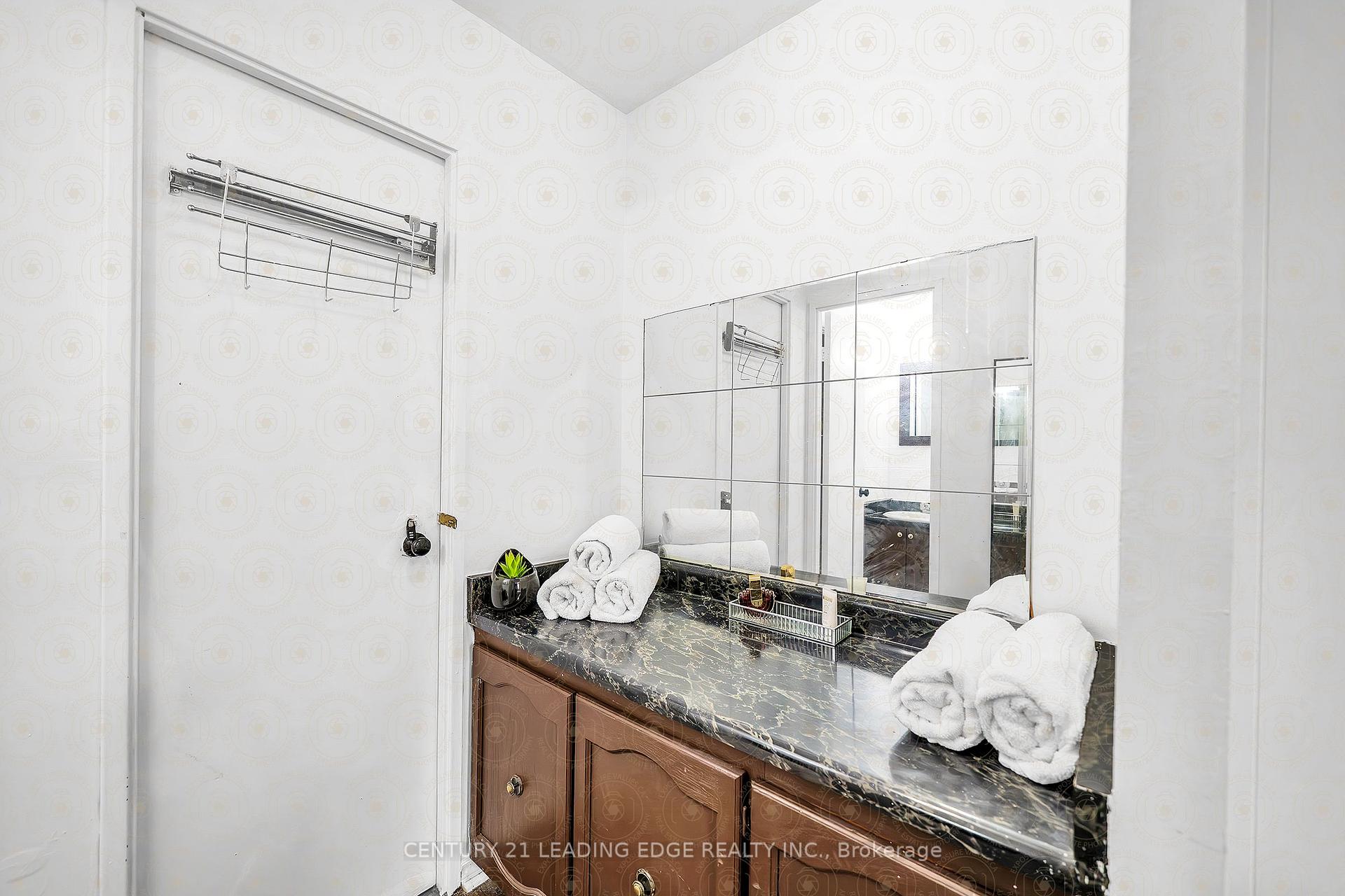 3 Bedrooms Condo at 1690 Victoria Park, Toronto For sale