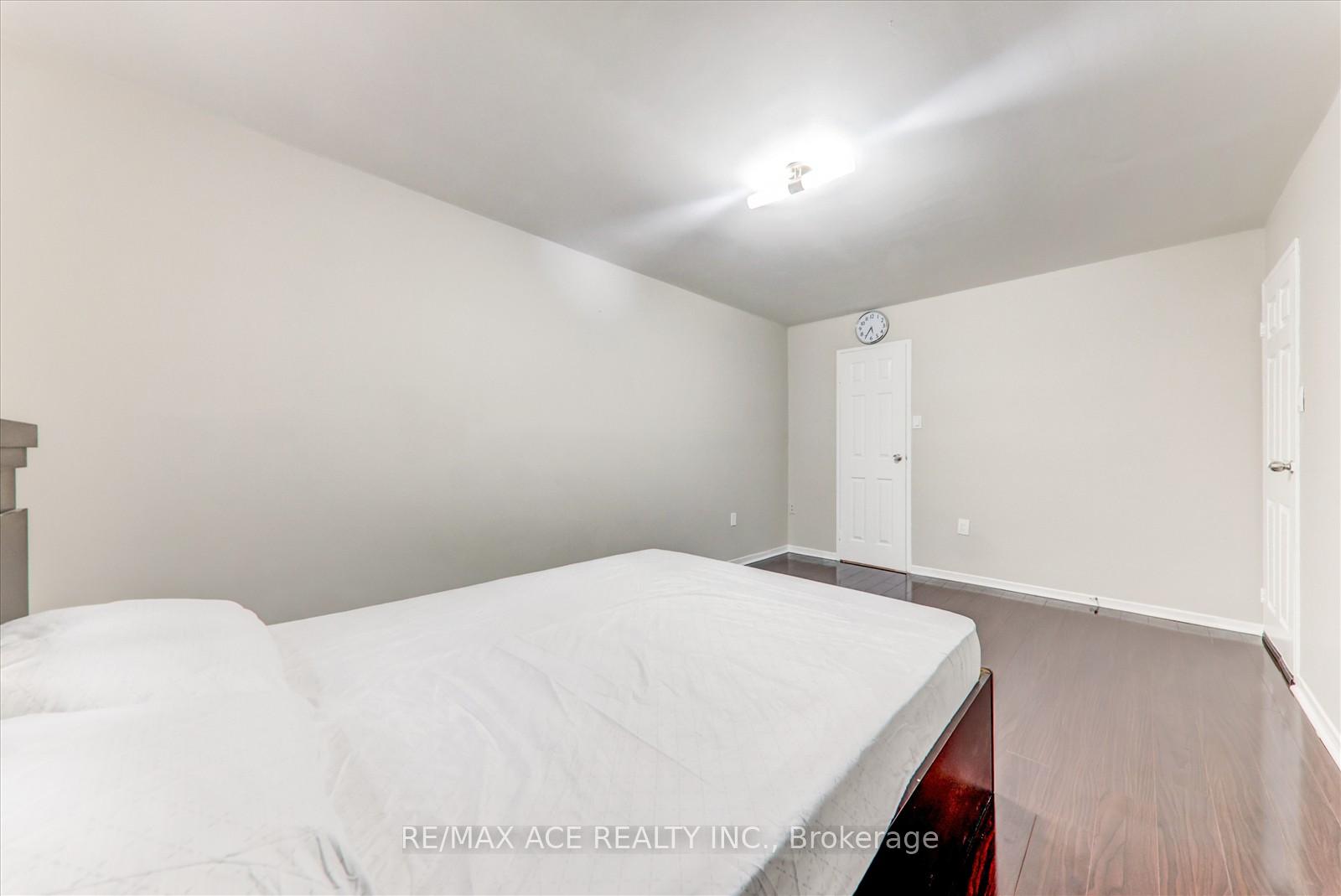 3 Bedrooms Condo at 100 Mornelle, Toronto For sale