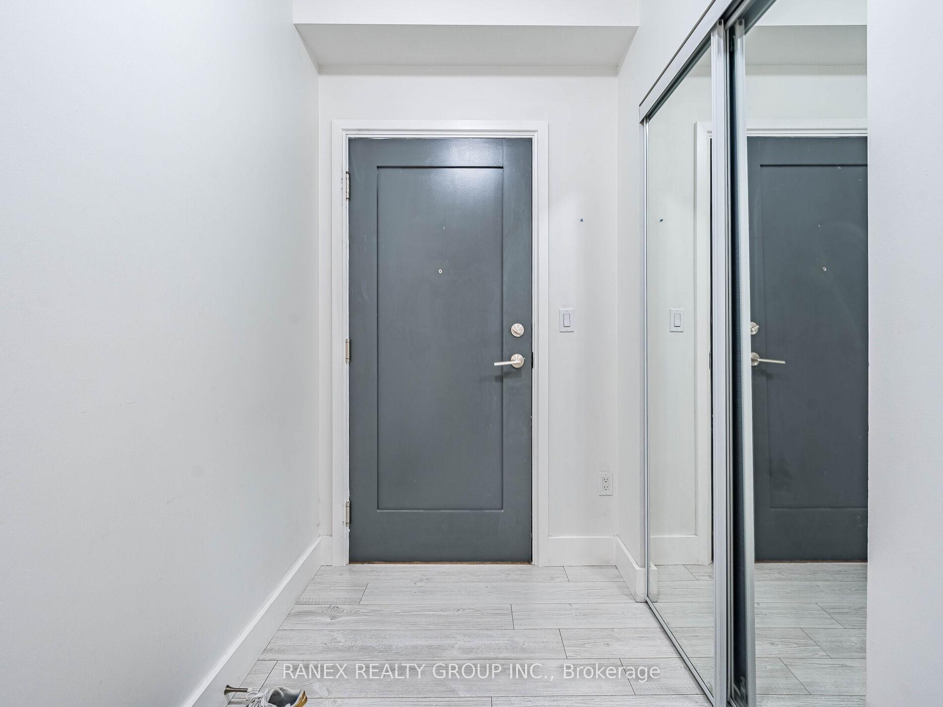 2 Bedrooms Condo at 5025 Four Springs, Mississauga For sale