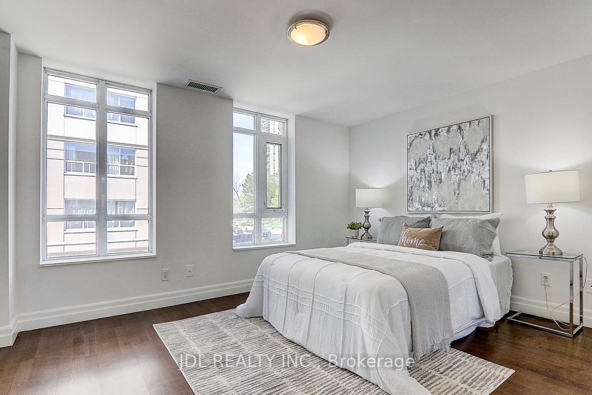 3 Bedrooms Condo at 934 Mount Pleasant,  Toronto For sale