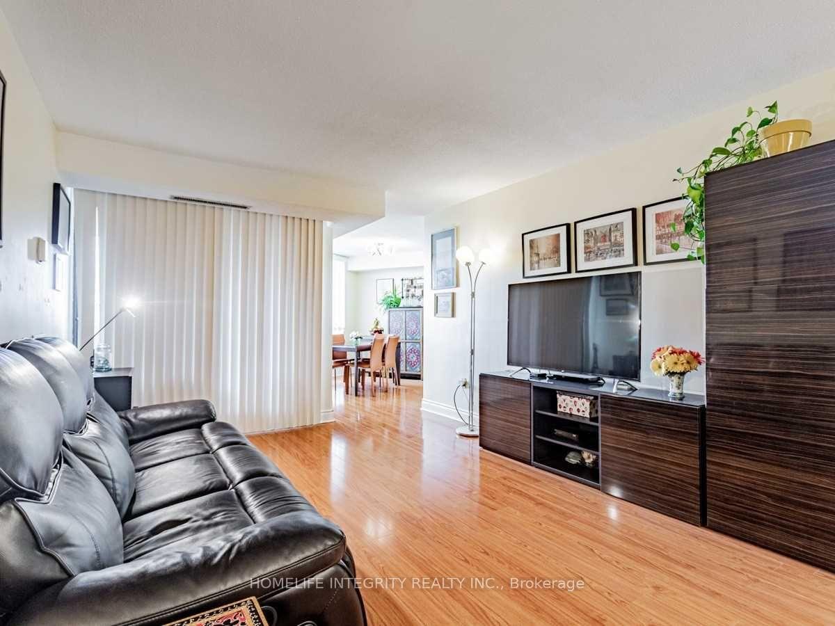 3 Bedrooms Condo at 150 Neptune, Toronto For sale