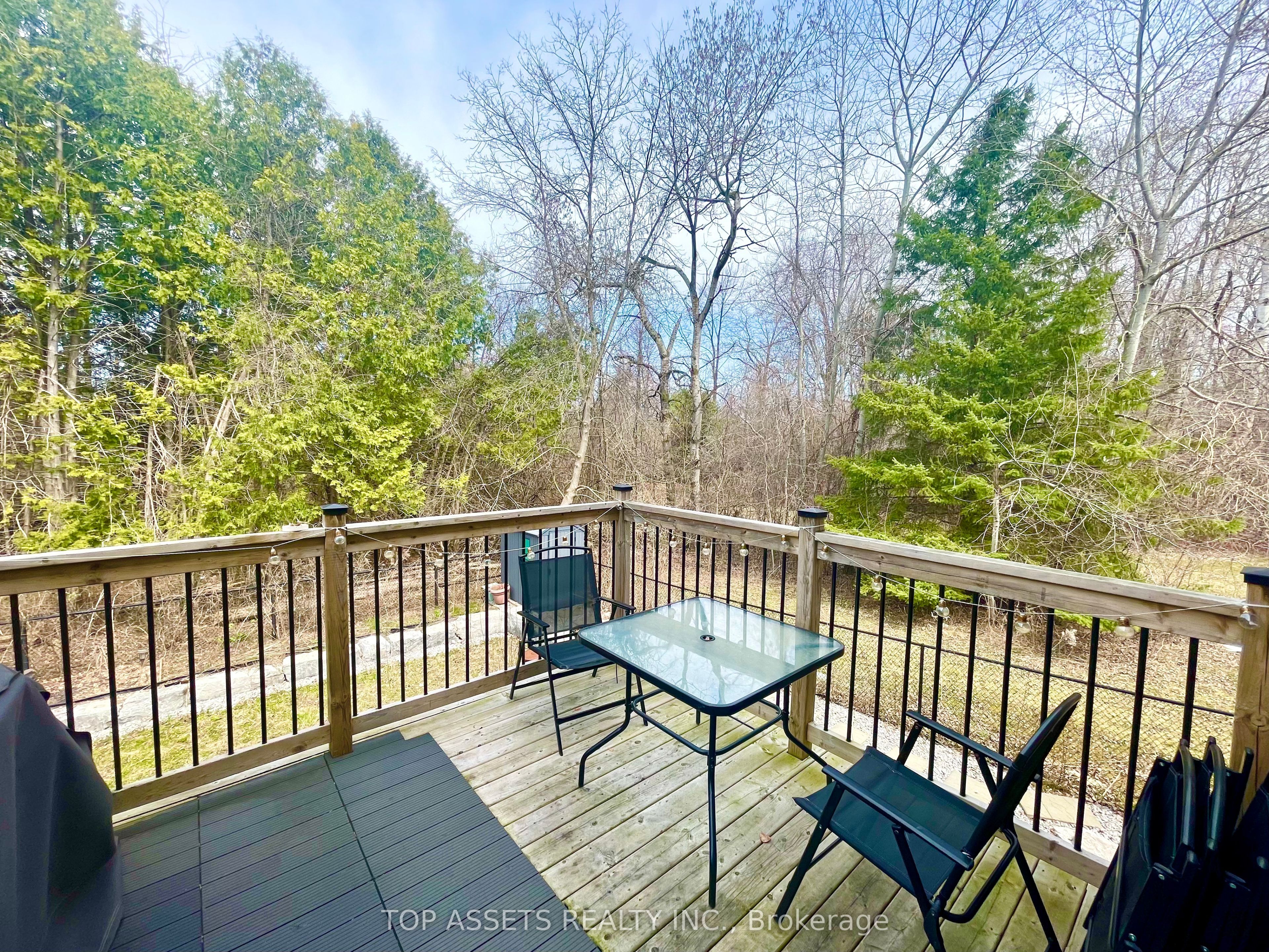 32 Headwater Crescent