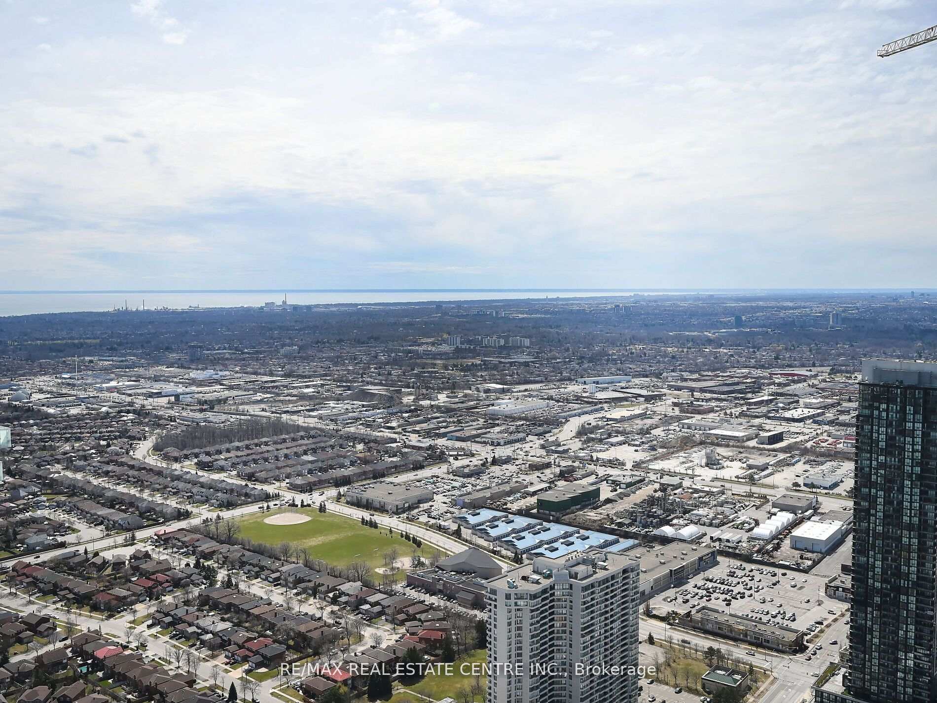 3 Bedrooms Condo at 3900 Confederation, Mississauga For sale