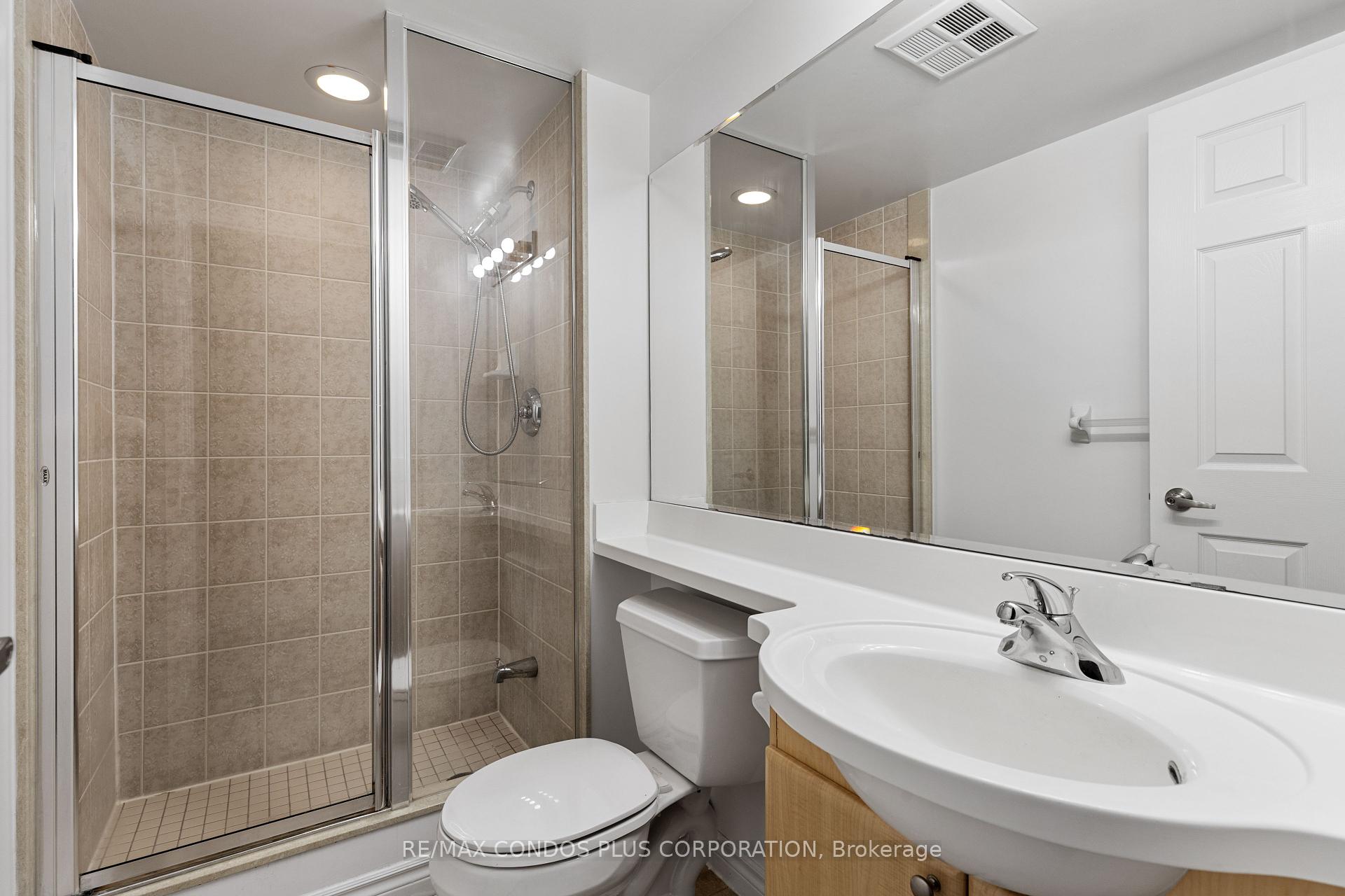 2 Bedrooms Condo at 763 Bay, Toronto For sale