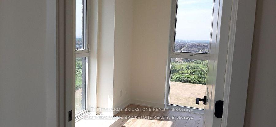 2 Bedrooms Condo at 335 wheat boom, Oakville For sale