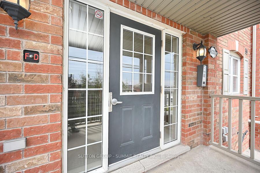 3 Bedrooms Condo at 633 DUNDAS,  Mississauga For sale