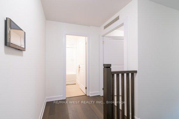 2 Bedrooms Condo at 3220 William Coltson, Oakville For sale