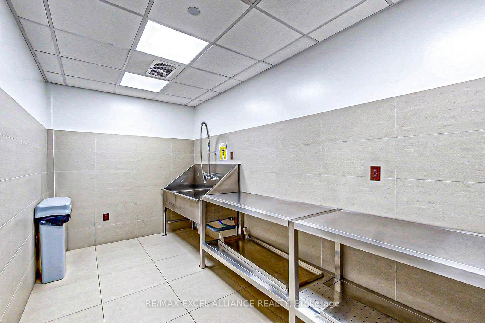 2 Bedrooms Condo at 75 Queens Wharf,  Toronto For sale