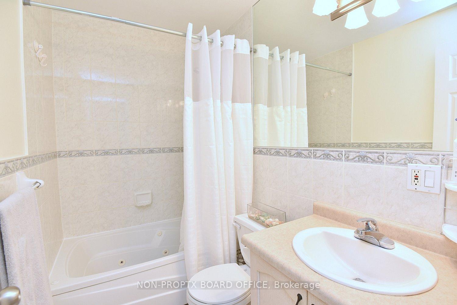2 Bedrooms Condo at 893 Concession,  Hamilton For sale