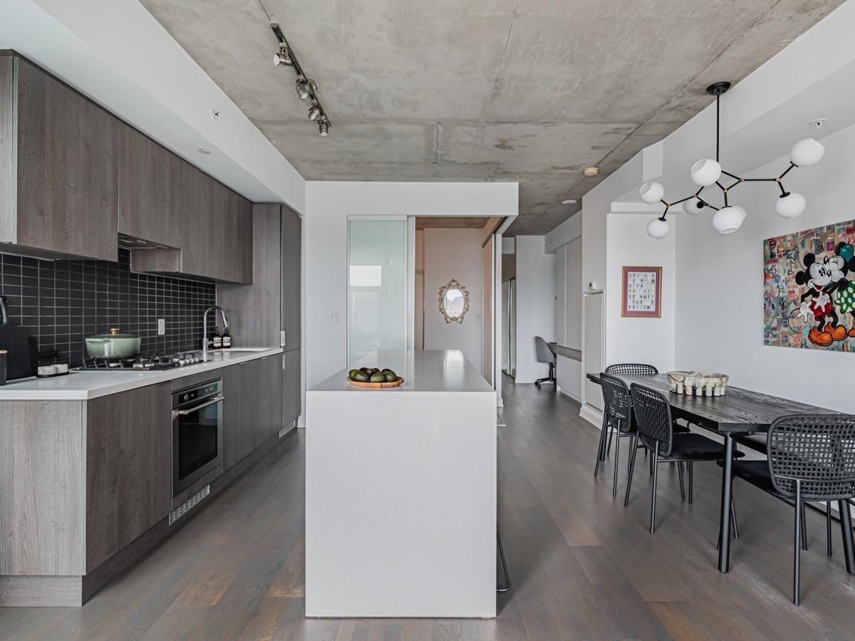 109 Ossington Avenue 407