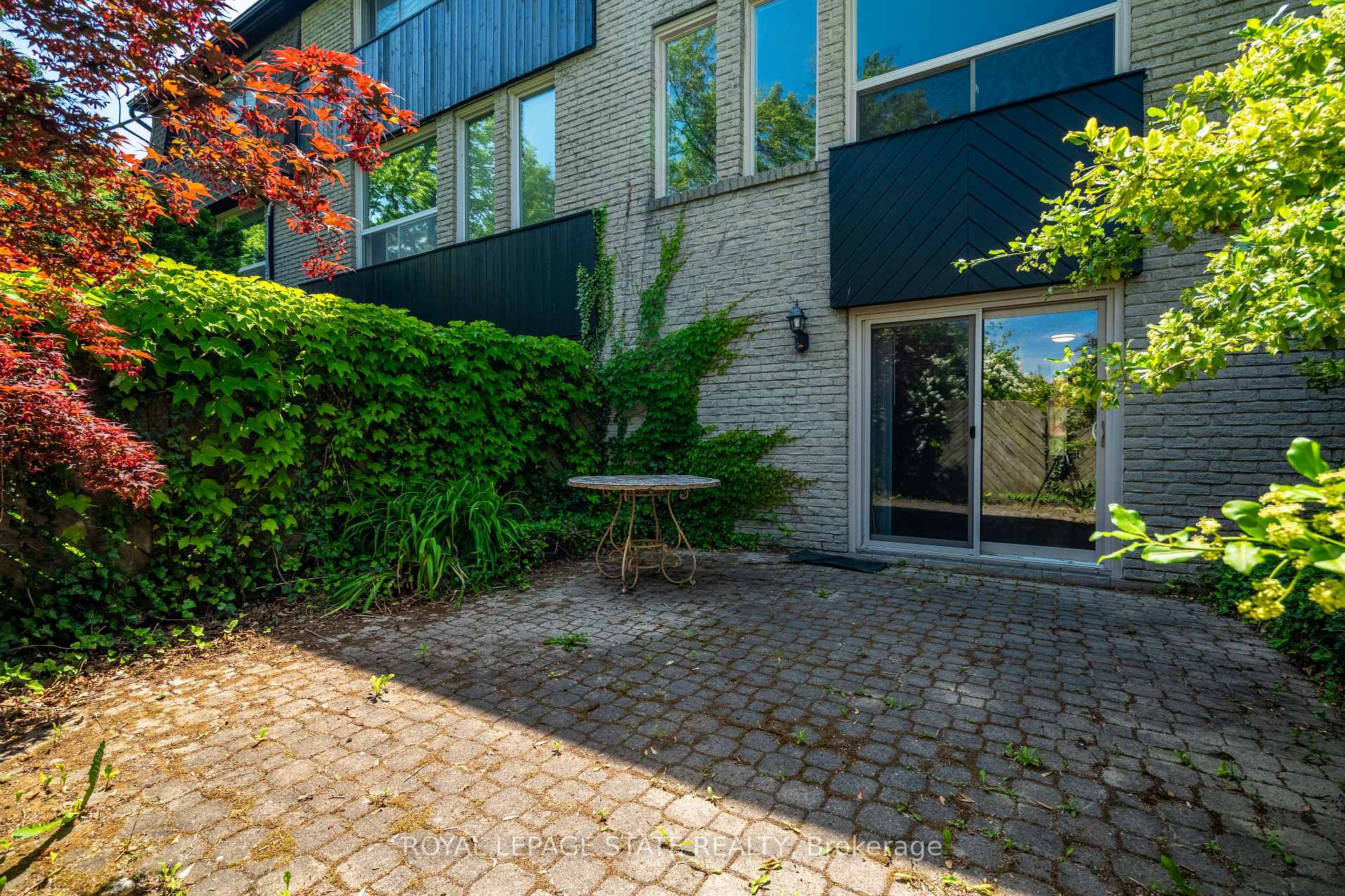 4 Bedrooms Condo at 1967 Main, Hamilton For sale
