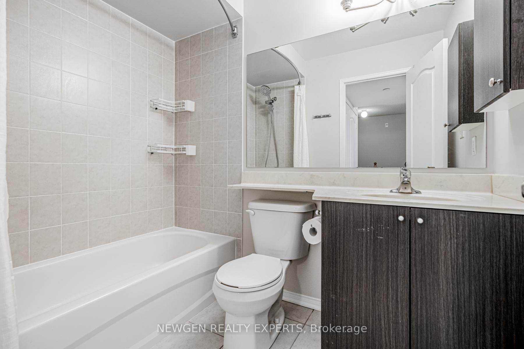 2 Bedrooms Condo at 51 Hays, Oakville For sale