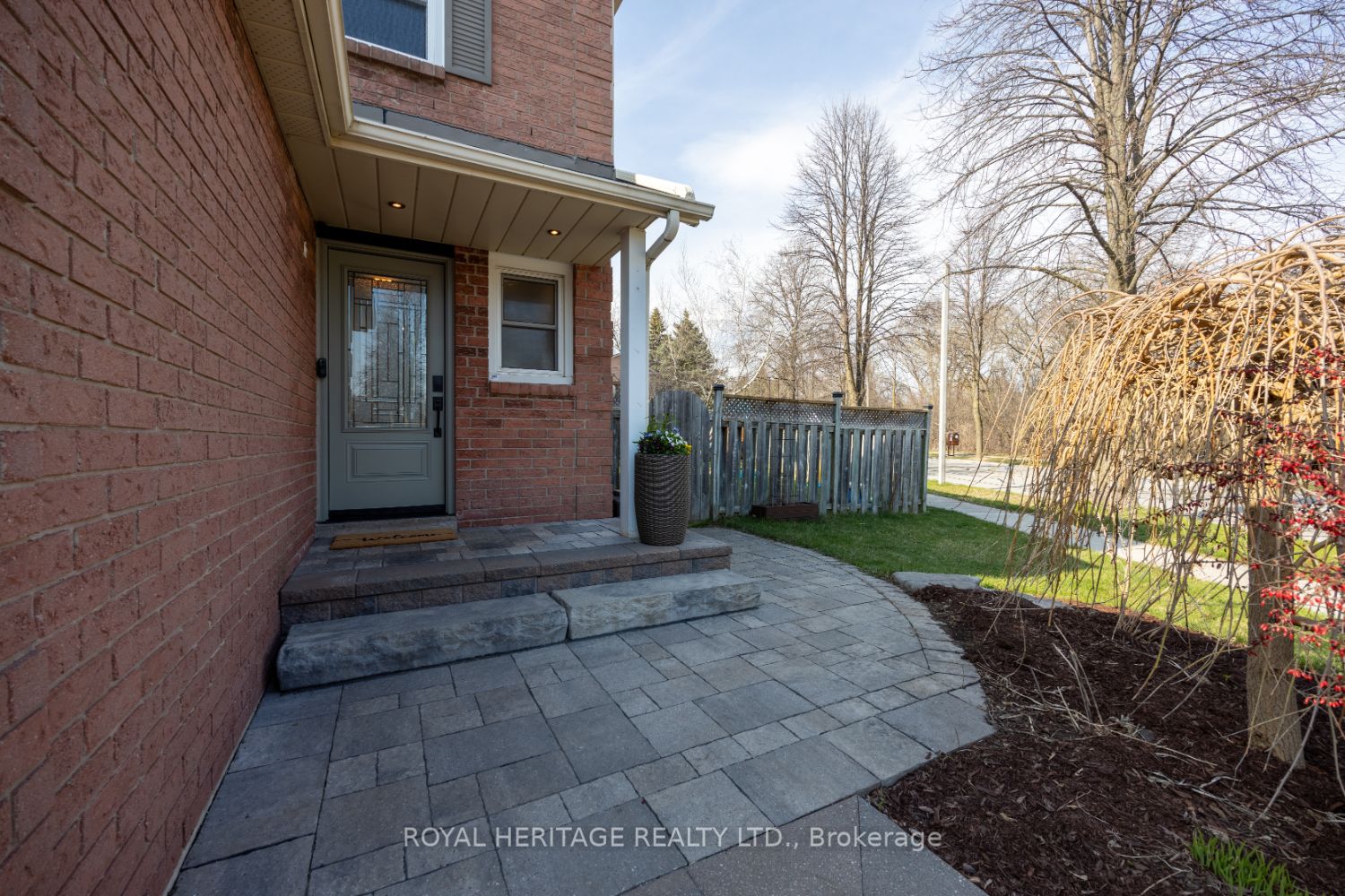 2 Drew Court, Whitby, ON L1N 8X7