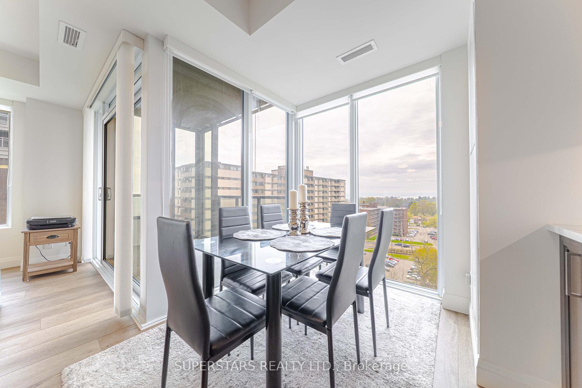 2 Bedrooms Condo at 500 Brock, Burlington For sale