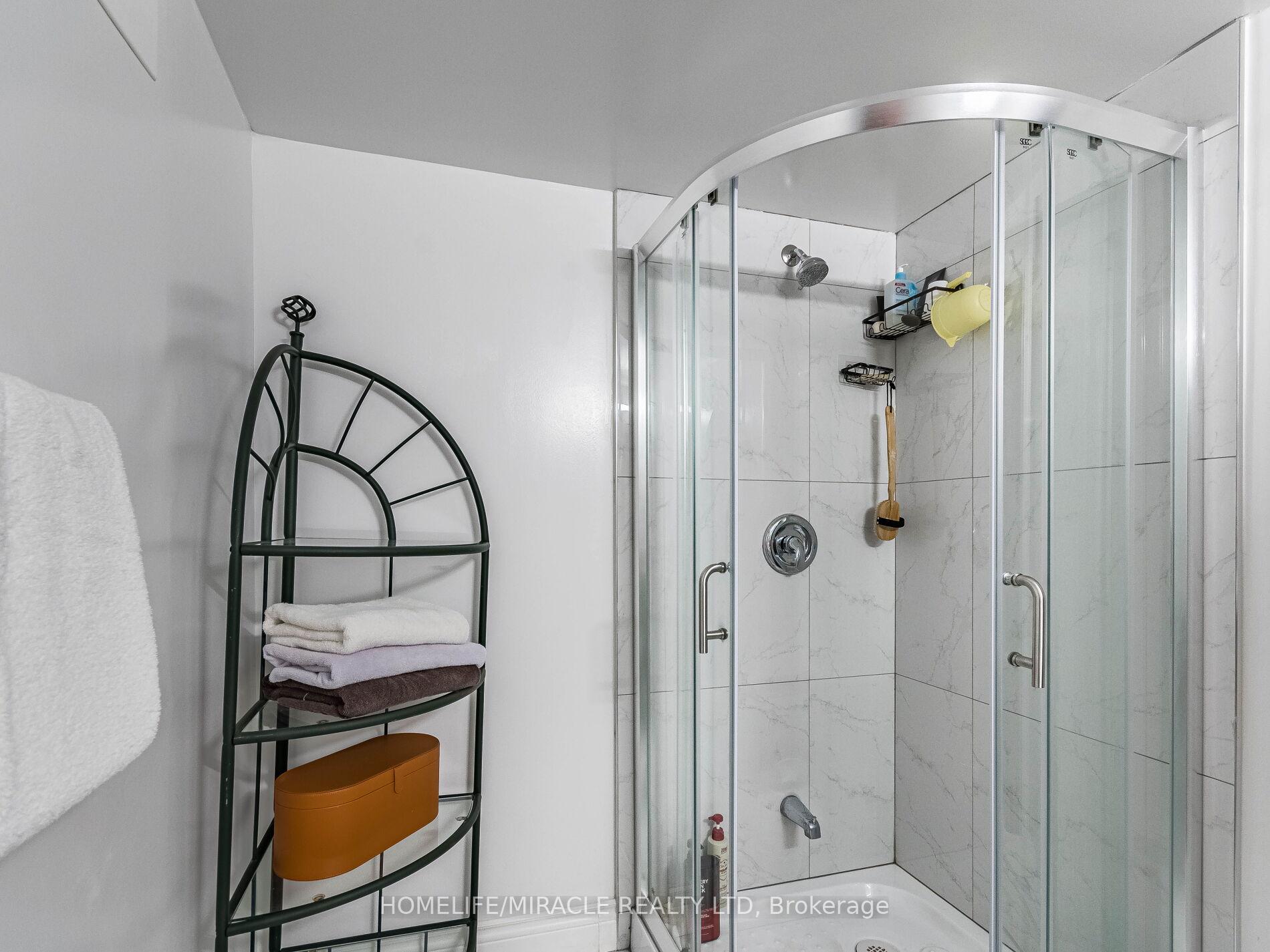 5 Bedrooms Condo at 180 Mississauga Valley, Mississauga For sale