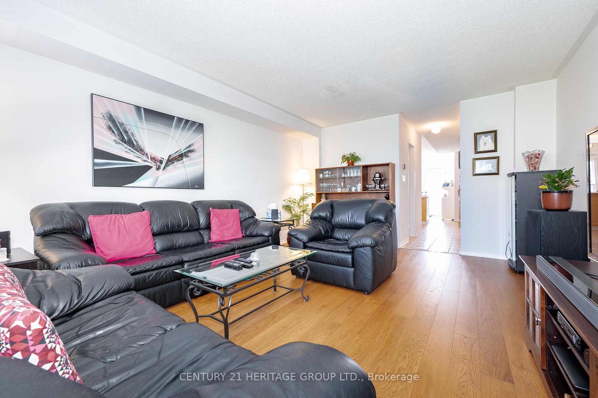 3 Bedrooms Condo at 124 Rory,  Toronto For sale