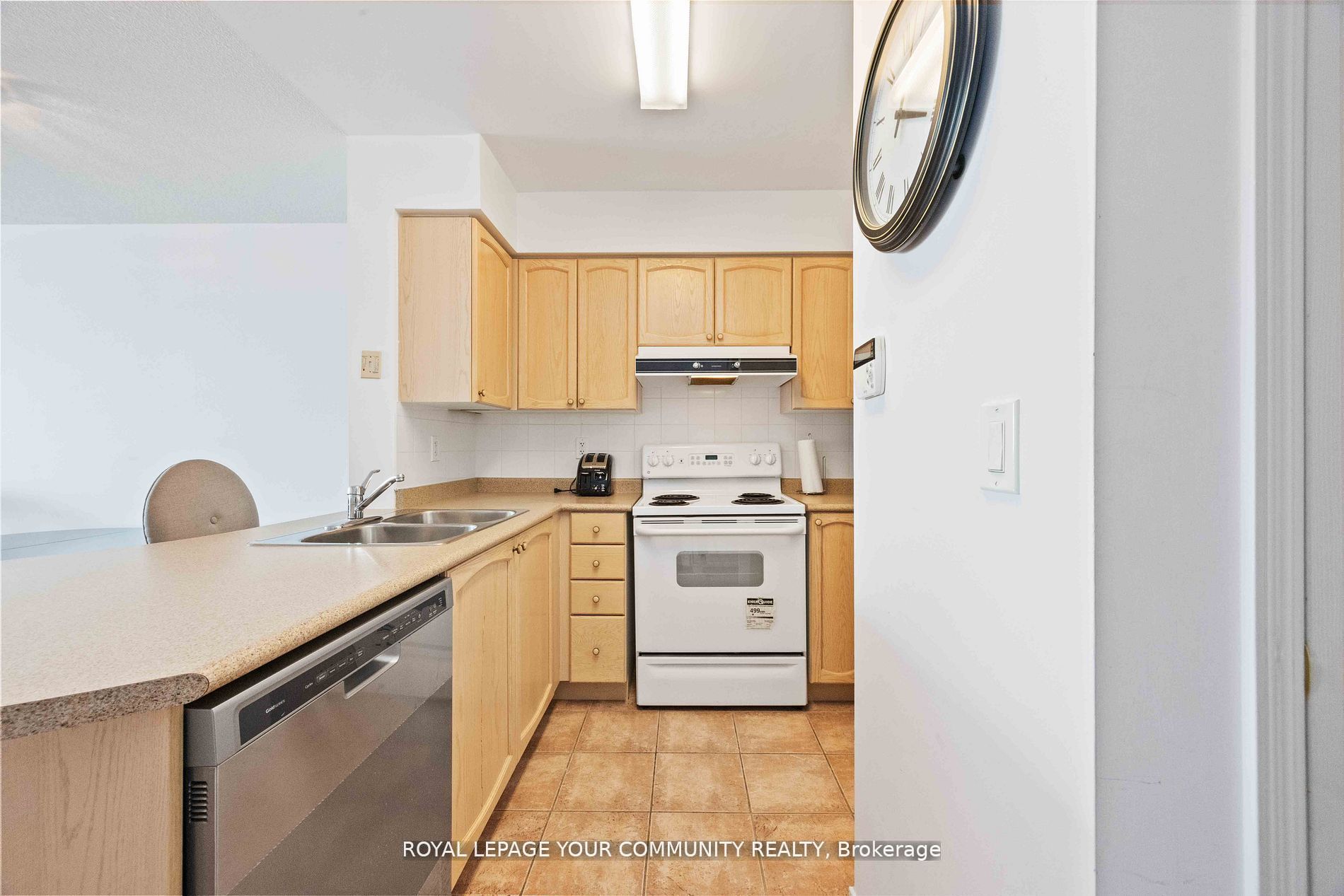23 Oneida Crescent, #909
