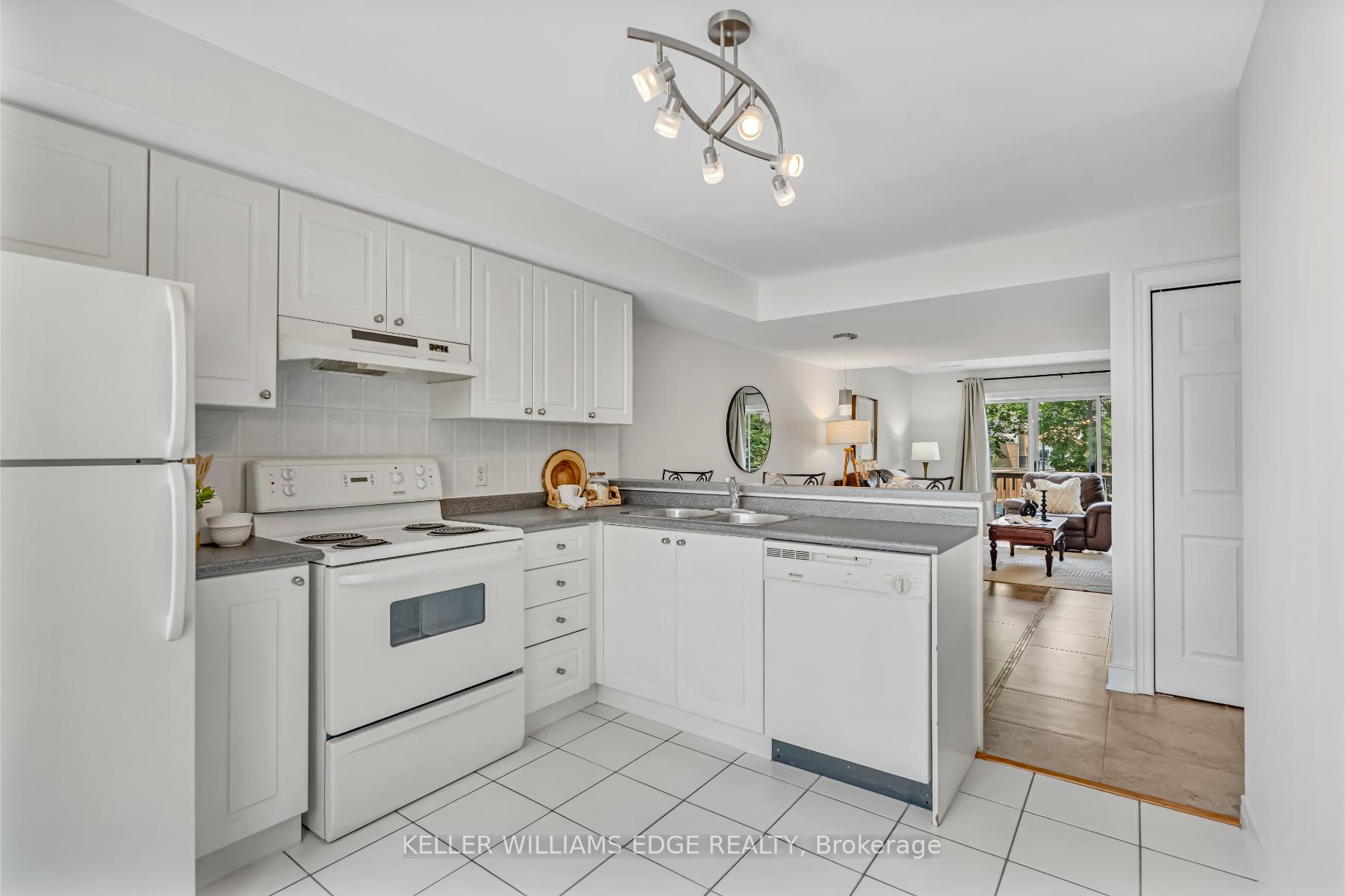 2 Bedrooms Condo at 4045 Upper Middle, Burlington For sale
