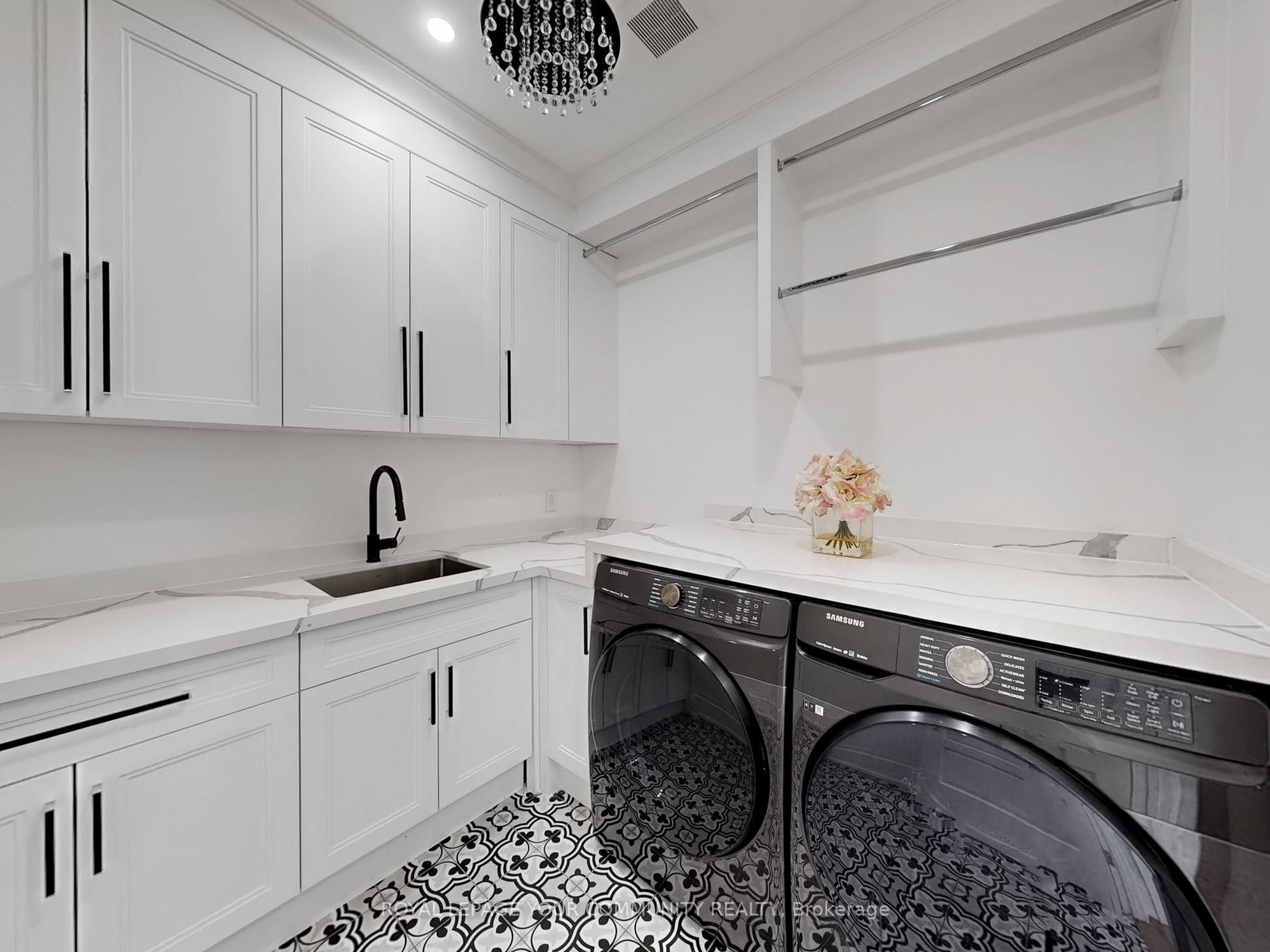 1257 Lakeshore Road W
