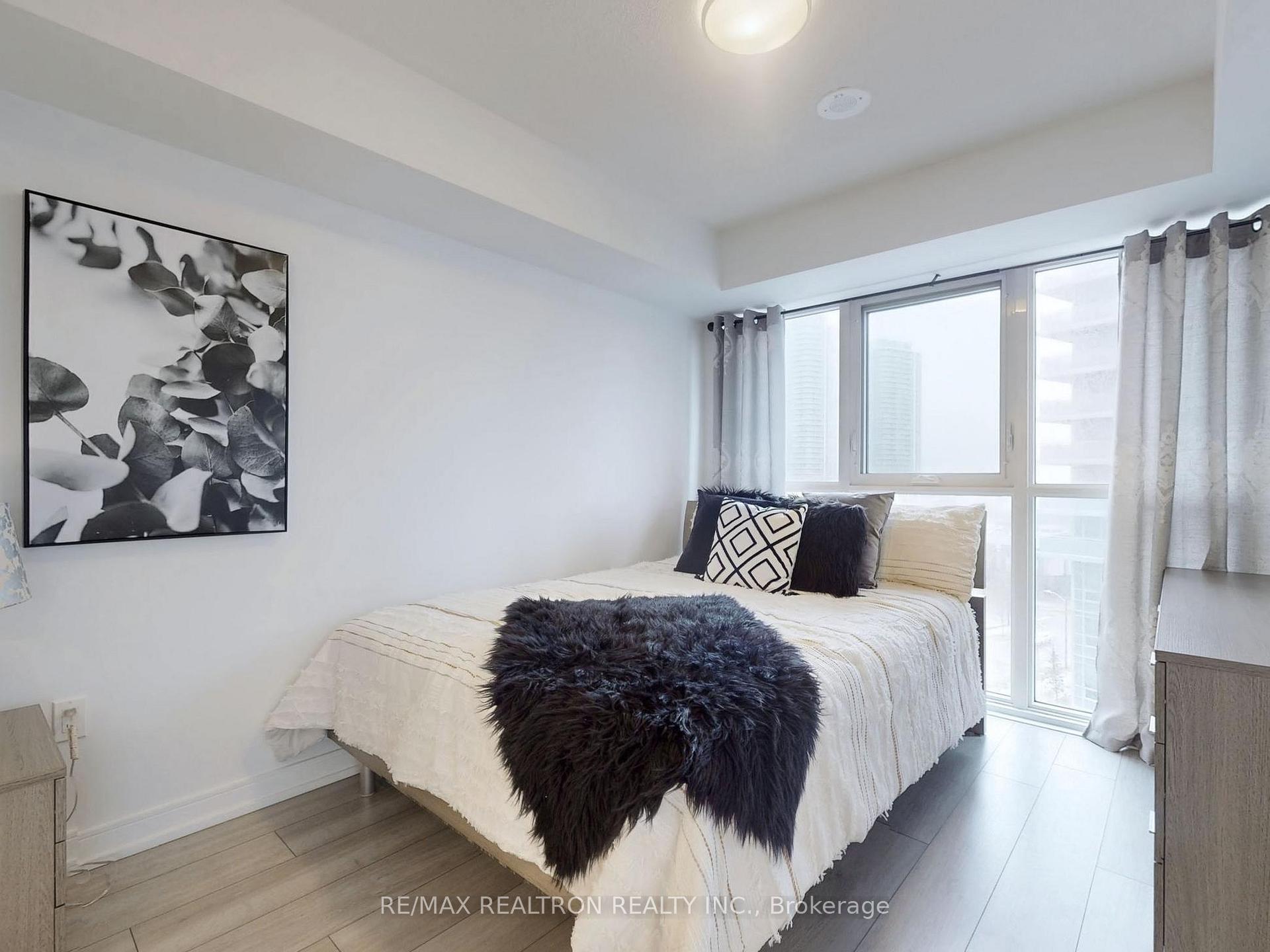 2 Bedrooms Condo at 225 Village Green, Toronto For sale