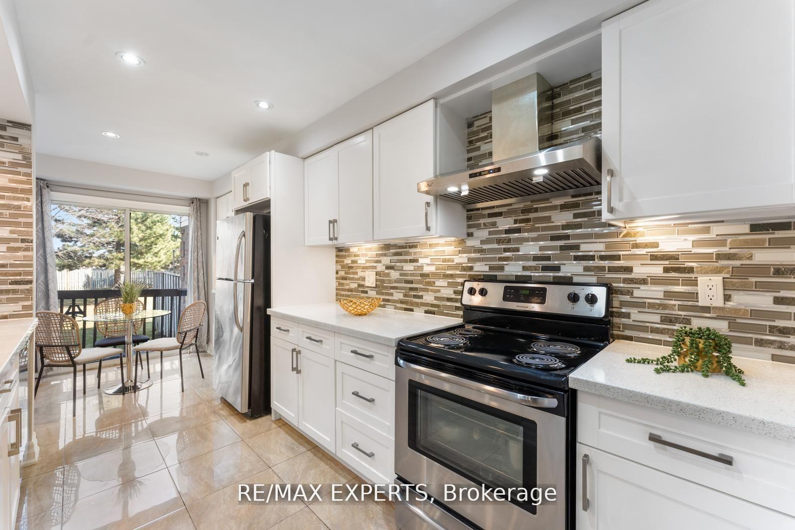 5 Bedrooms Condo at 1484 Torrington, Mississauga For sale