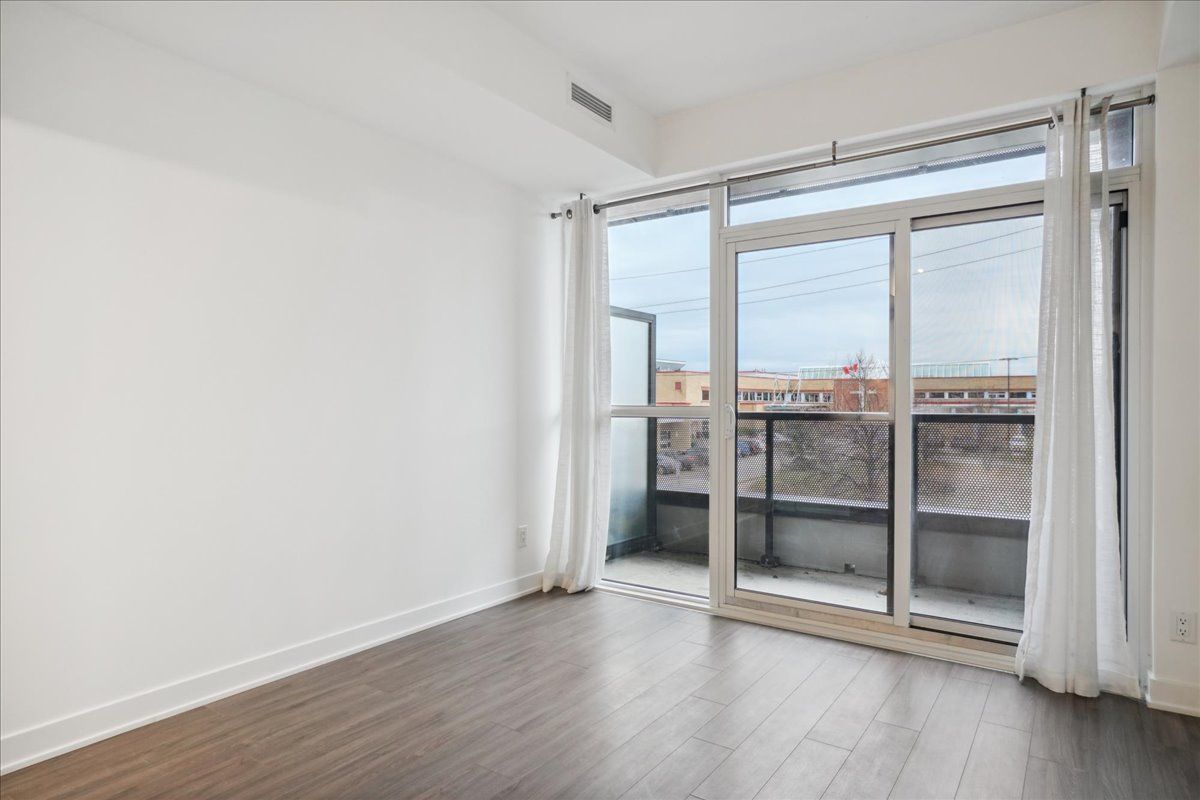 681 Yonge Street 209