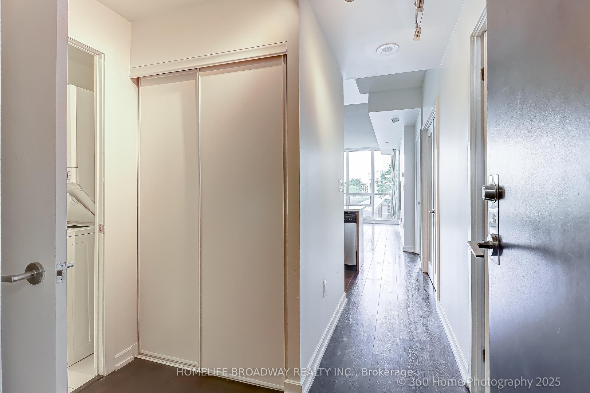 2 Bedrooms Condo at 62 Forest Manor, Toronto For sale