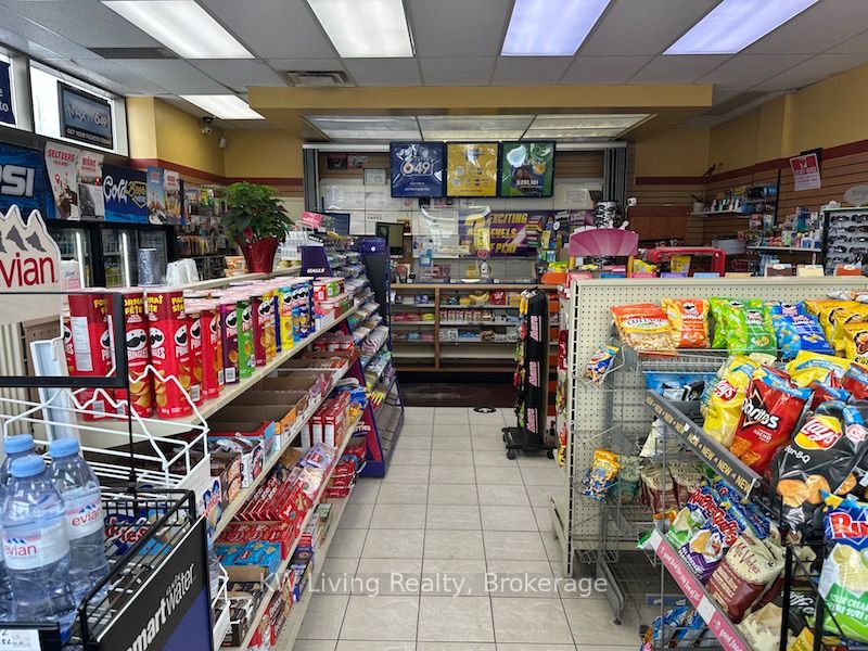 7333 Woodbine