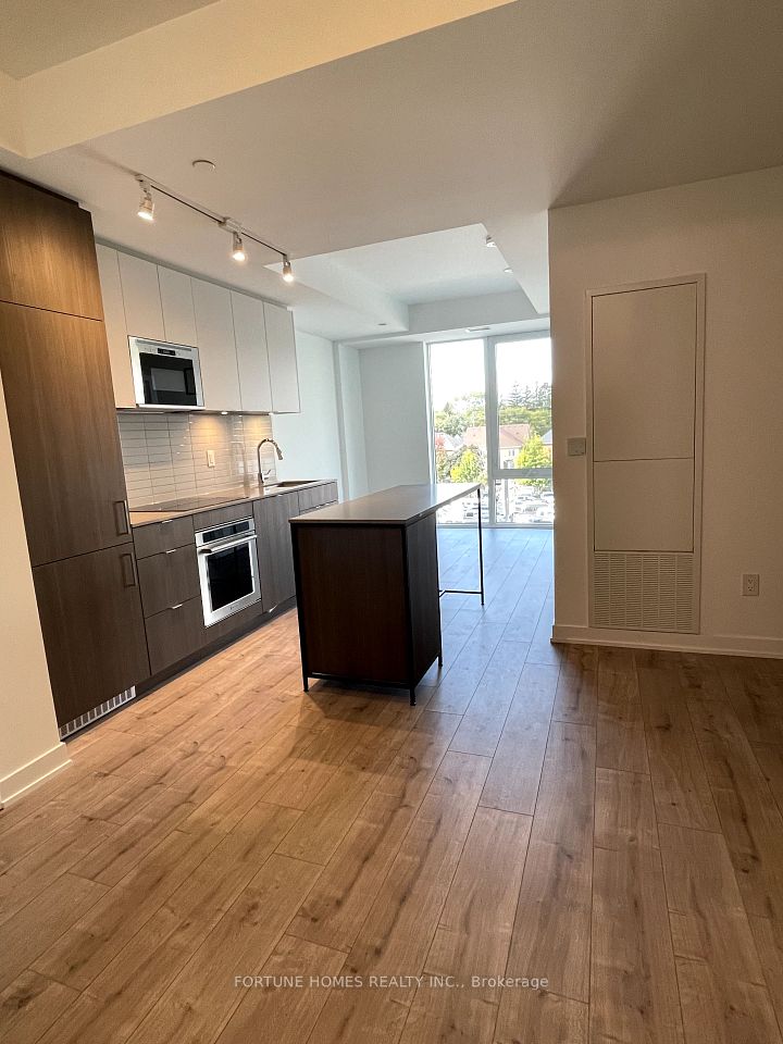 215 Lakeshore