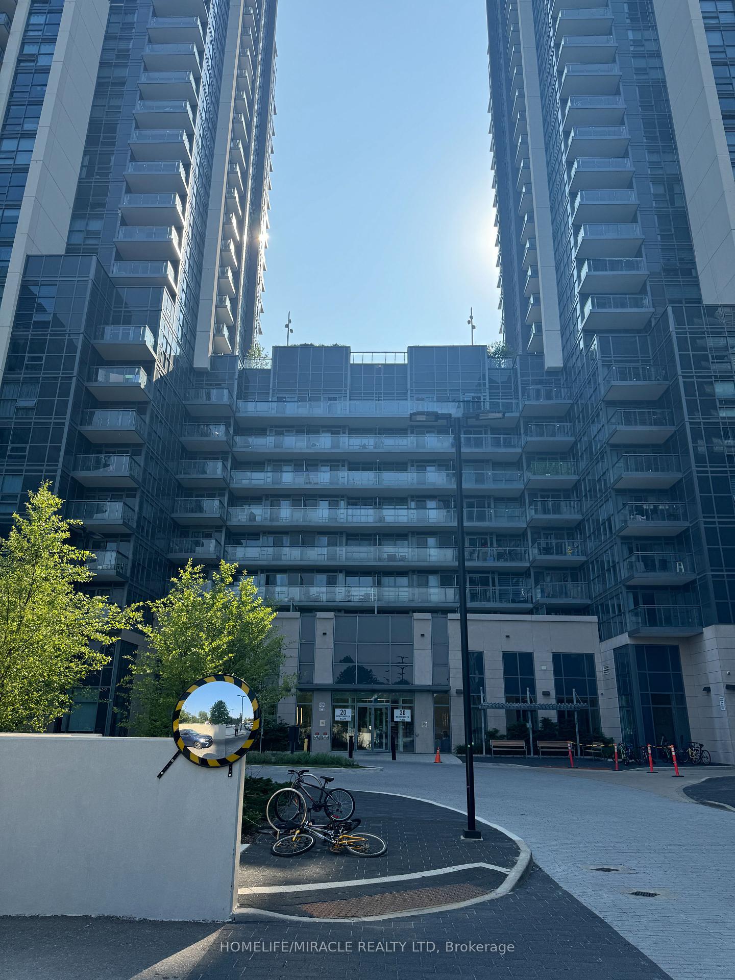 3 Bedrooms Condo at 20 Meadowglen, Toronto For sale
