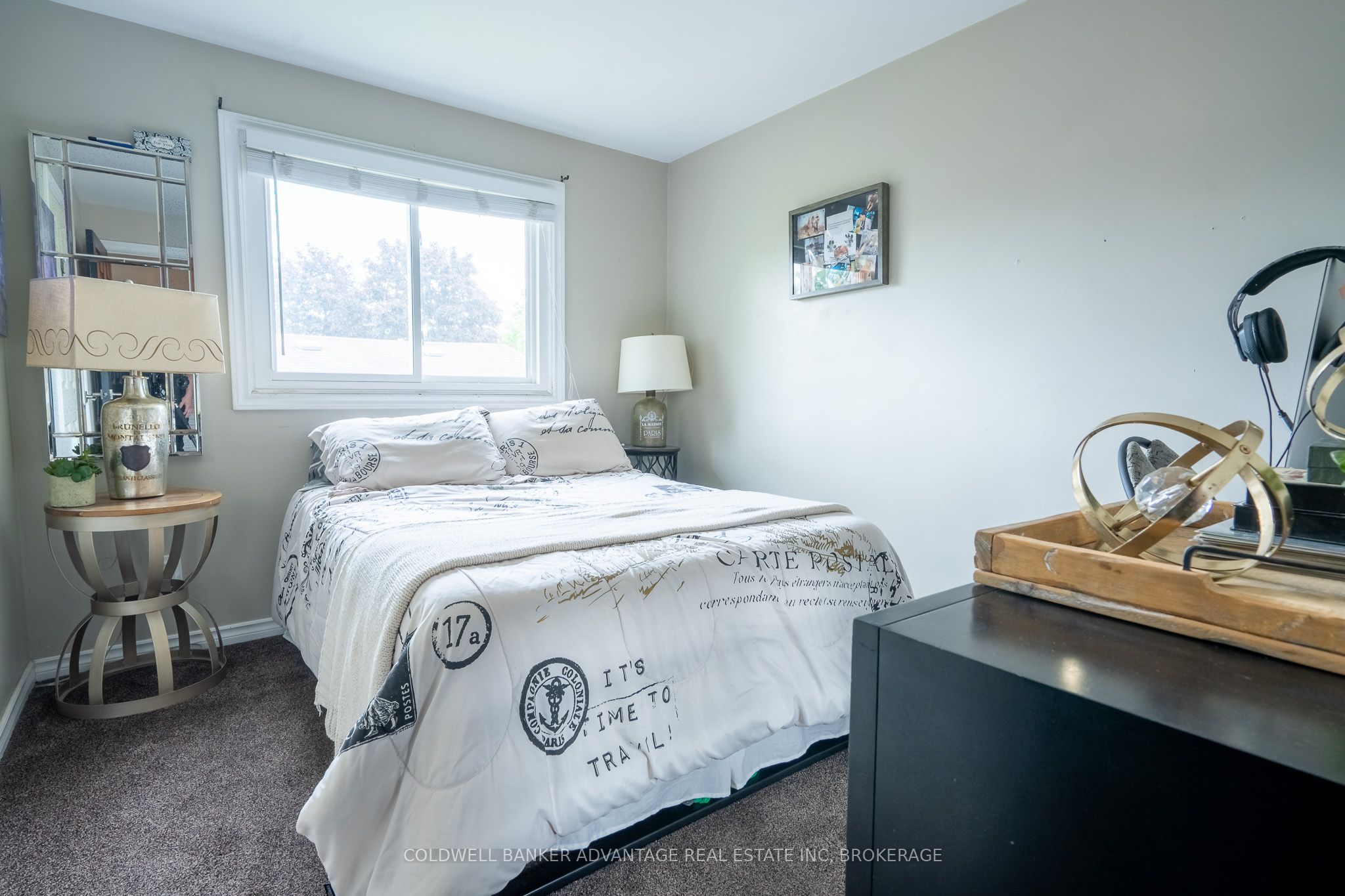 4504 Queensway Gardens N