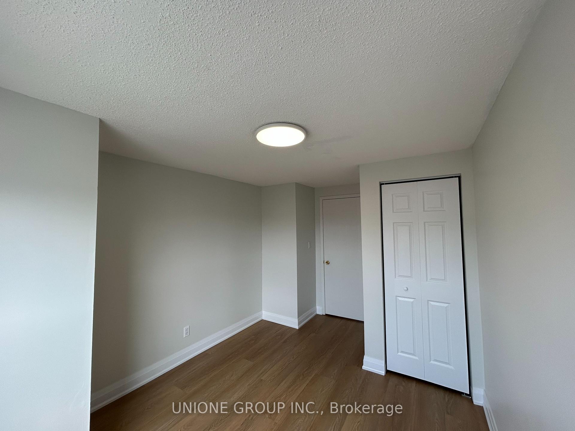 3 Bedrooms Condo at 1570 Reeves, Oakville For sale