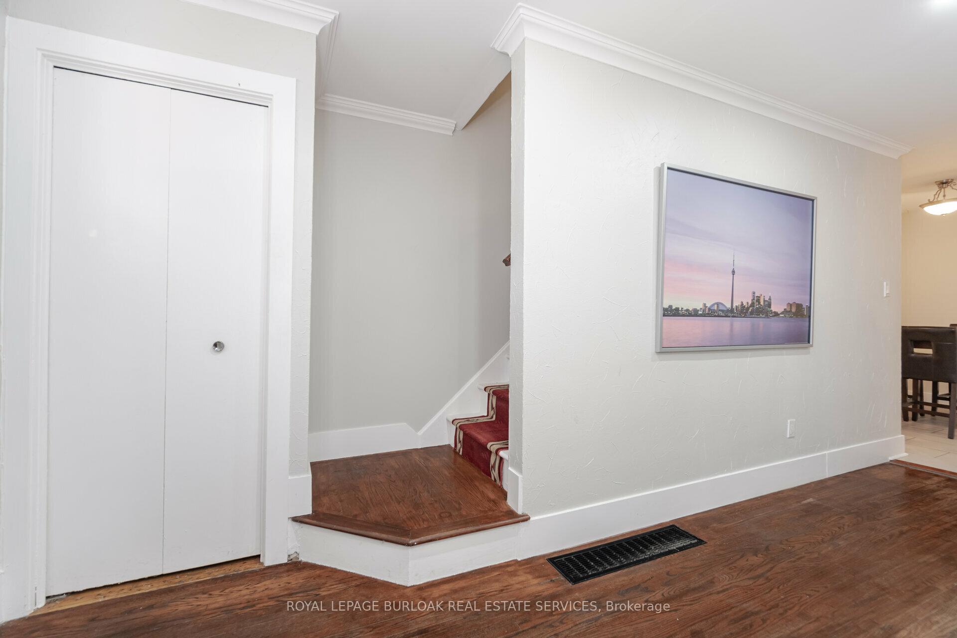 2 Bedrooms Condo at 1116 Homewood, Burlington For sale