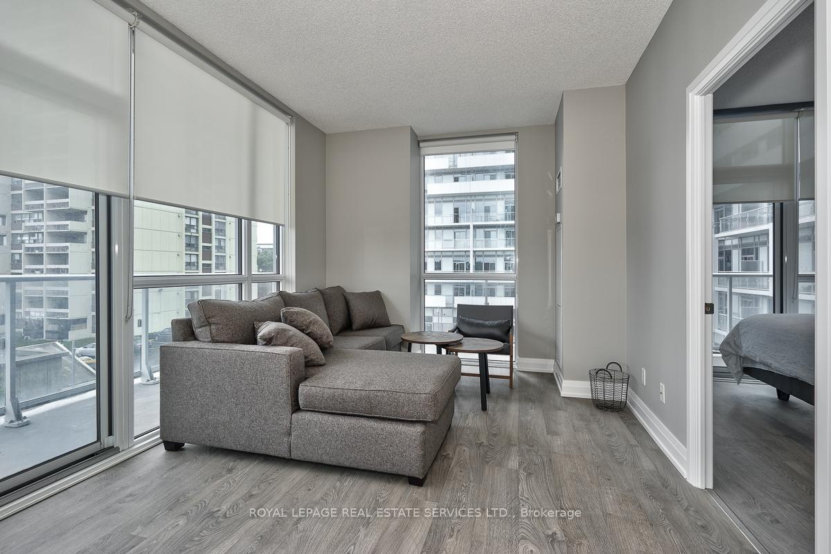 2 Bedrooms Condo at 65 Speers,  Oakville For sale