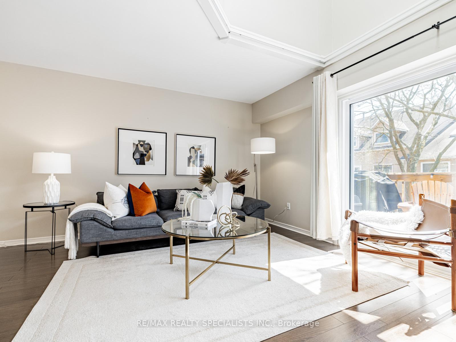 2 Bedrooms Condo at 2055 WALKERS, Burlington For sale