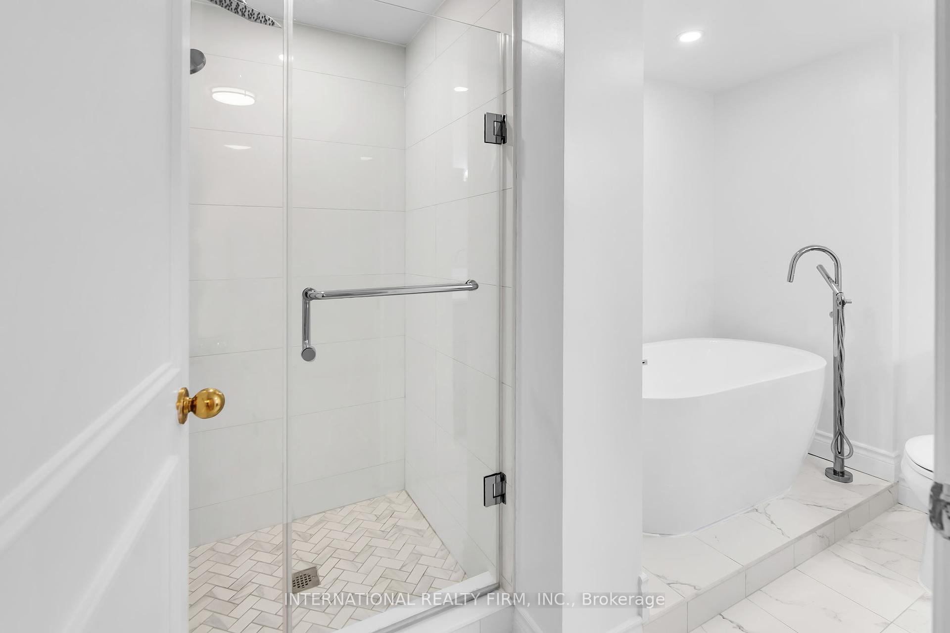 1 Bedroom Condo at 1 Palace Pier, Toronto For sale