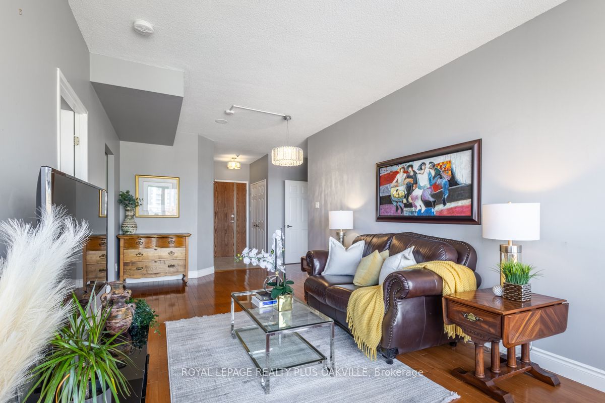 2511 Lakeshore Road W, #517