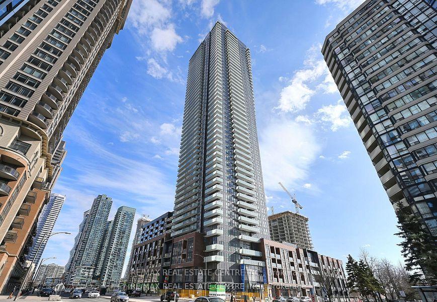 3 Bedrooms Condo at 430 Square One, Mississauga For sale
